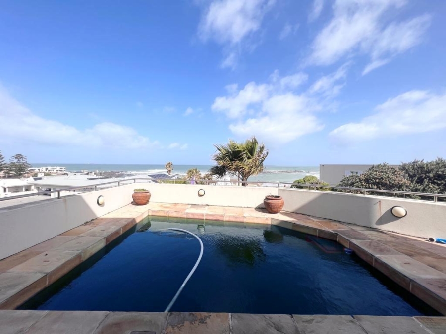 4 Bedroom Property for Sale in Bloubergstrand Western Cape